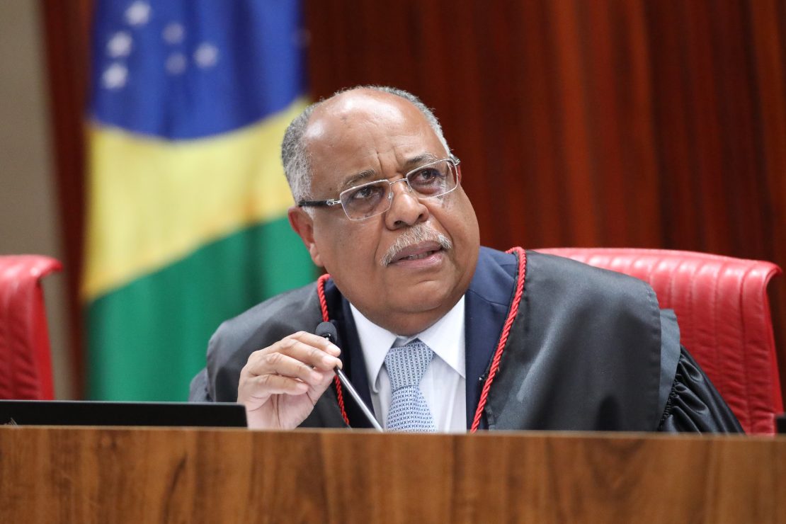 TSE suspende julgamento que pode deixar Bolsonaro inelegível