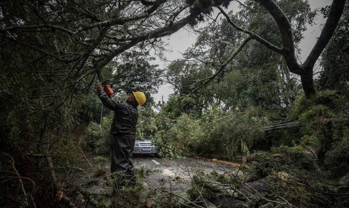 Sobe pra 11 o número de mortos no RS por passagem de ciclone