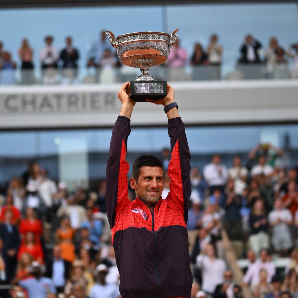 Djokovic faz 3 a 0 em Ruud, é tri em Roland Garros e maior vencedor de Grand Slam com 23 taças