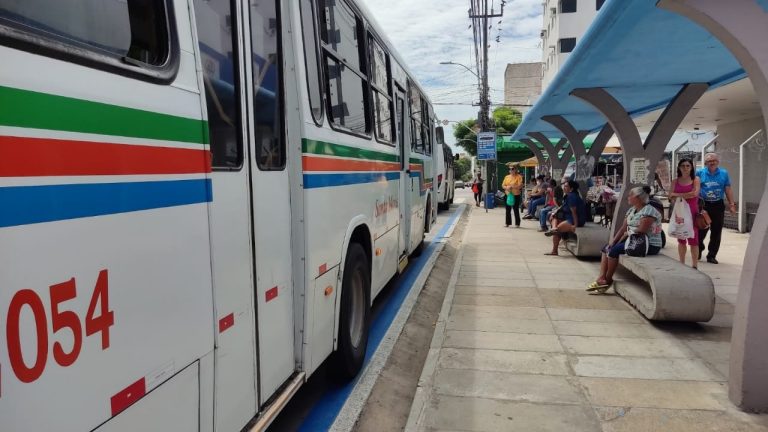 Usuários reclamam de baixa oferta de ônibus em Natal durante o segundo turno - Foto: Jaqueilton Gomes/NOVO Notícias