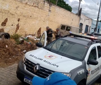 Mulher é encontrada morta em calçada no bairro da Ribeira