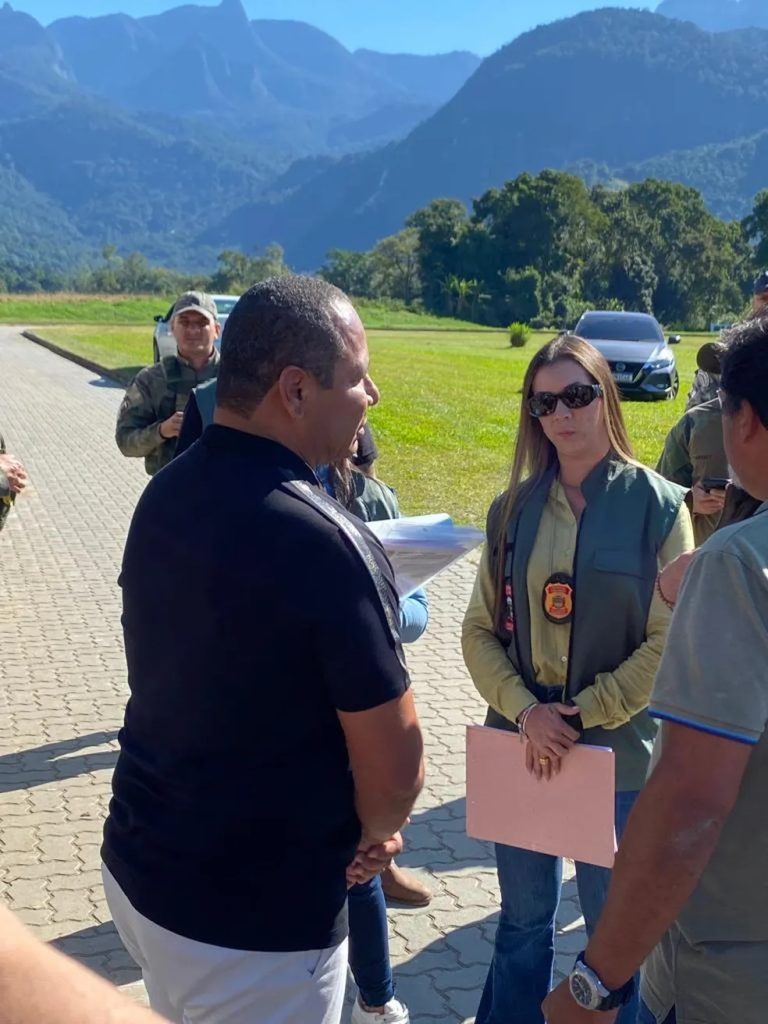 Pai de Neymar recebe voz de prisão durante operação no RJ