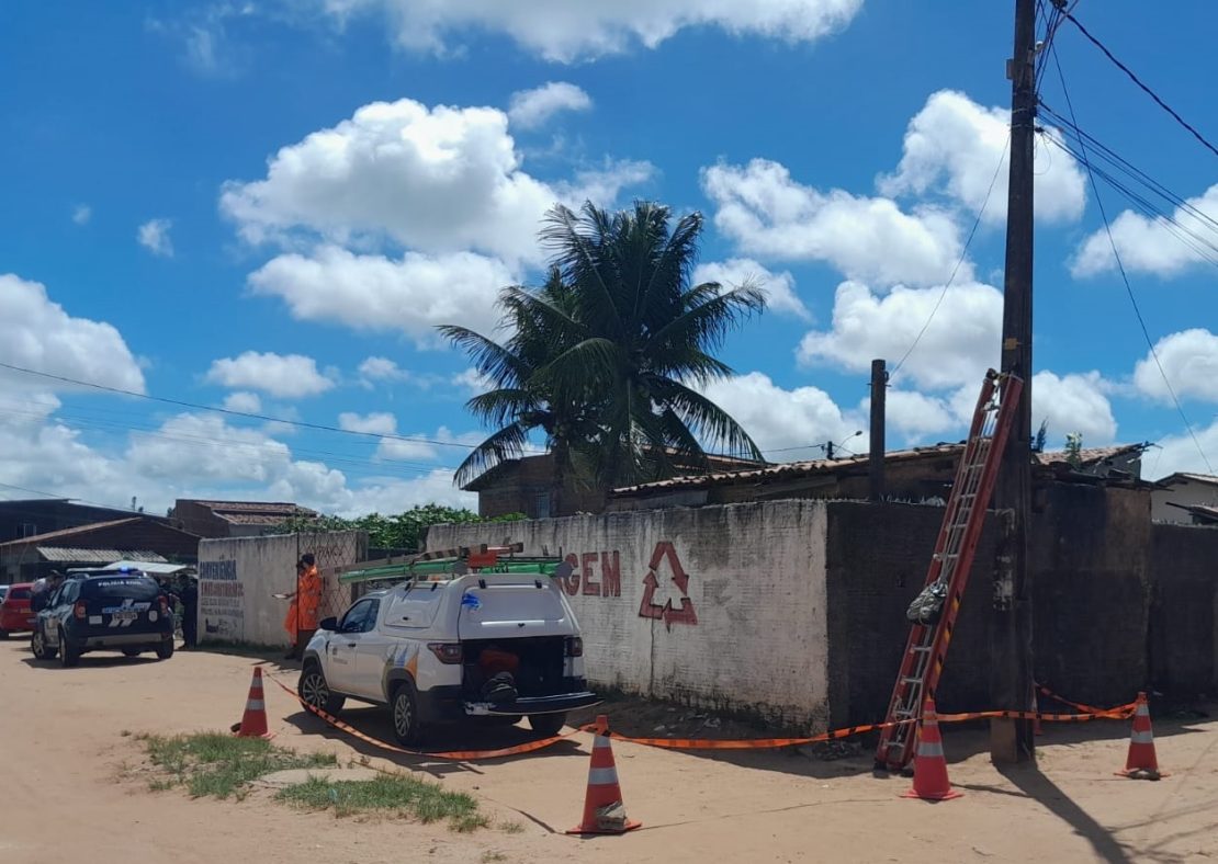 Cosern desativa "gato" de energia em sucata de Lagoa Azul