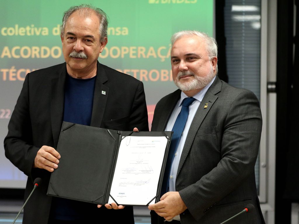 Jean Paul Prates e Aloizio Mercadante lançaram parceria para desenvolver os investimentos da Petrobras. Foto: Tania Rego/Agência Brasil