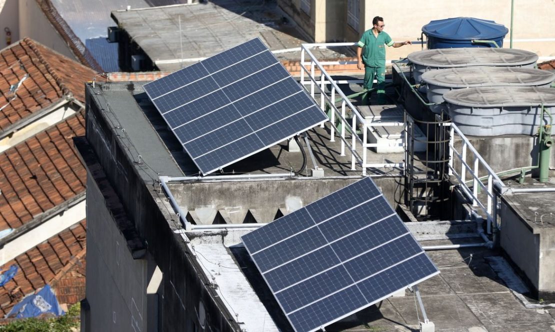 Os 2 milhões de sistemas fotovoltaicos no Brasil abastecem 2,6 milhões de unidades consumidoras. Foto: Tânia Rêgo/Agência Brasil