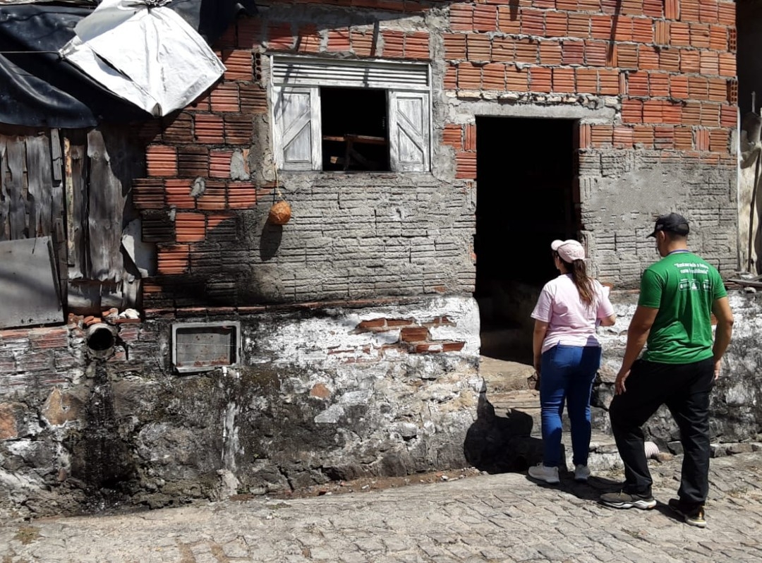 Semurb notifica 73 casas por esgotos irregulares em Mãe Luiza