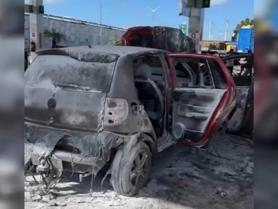 Carro explodiu enquanto era abastecido em Parnamirim - Foto: Reprodução