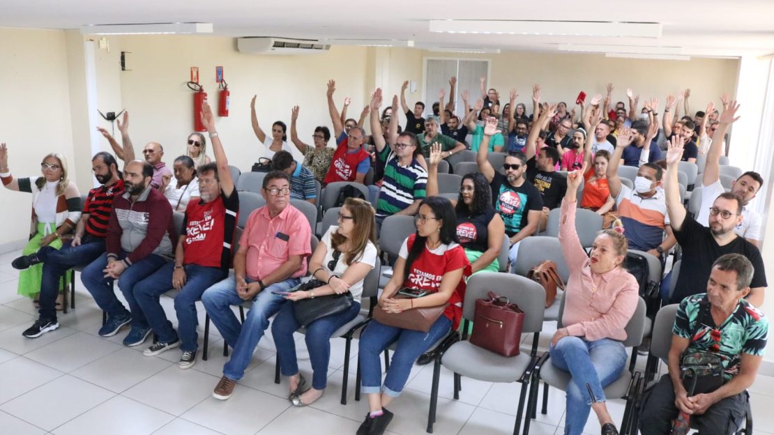 Servidores do Detran em assembleia 