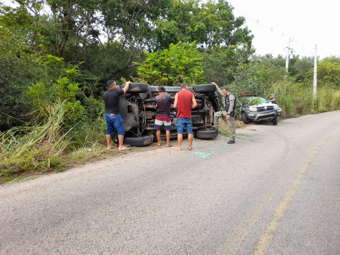 Viatura da Polícia Militar se envolve em acidente na Grande Natal