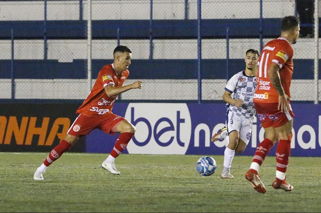 América joga mal e perde para o São José fora de casa