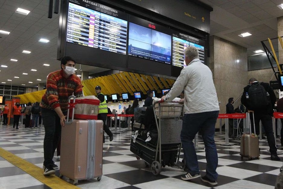 Aeroportos têm 9 voos arremetidos por ventania oriunda de ciclone no Sul