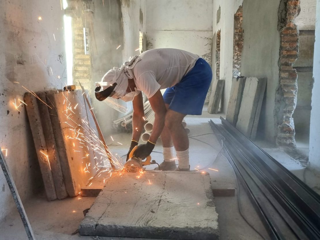 Dos interno de Alcaçuz contratados, 5 são pedreiros, 3 auxiliares de obra, um soldador e um encanador. Foto: Augusto Bezerra