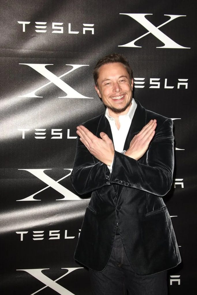 Empresário Elon Musk diz que mudará a logo do Twitter — Foto: Reprodução Redes Social