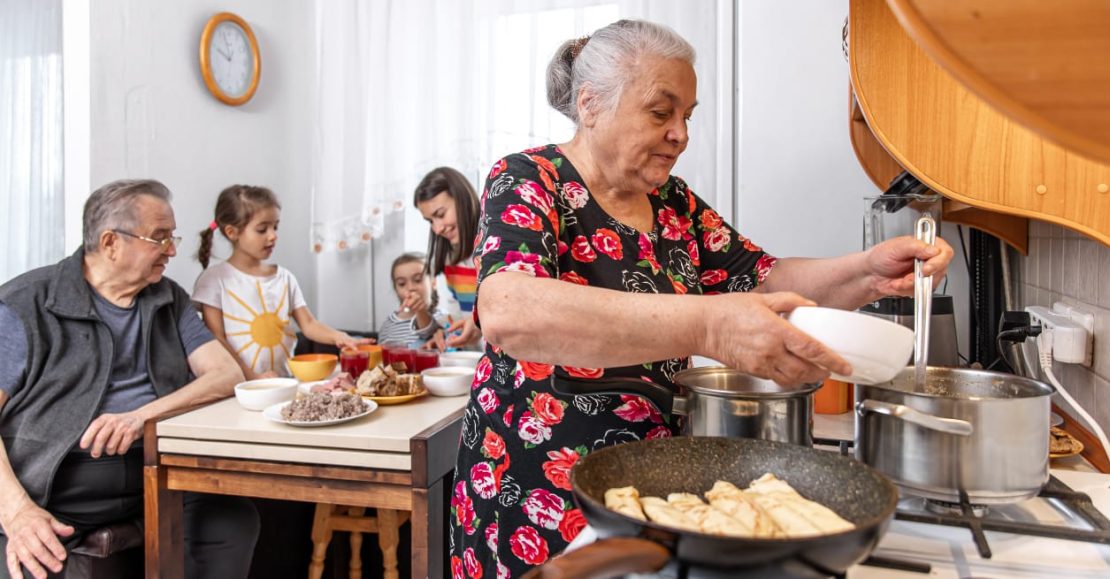 Dia dos Avós: lançamento de livro de receitas marca resgate de memórias 