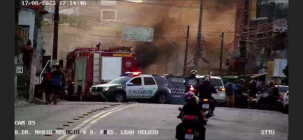 Protesto interdita a Avenida Mário Negócio, na zona Leste de Natal. Foto: Reprodução/STTU 