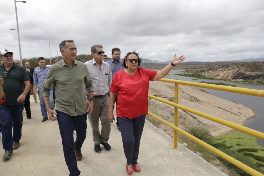 Anúncio da garantia a projeto de infraestrutura hídrica no RN foi feito durante visita à barragem de Oiticica. Foto: Carmem Felix/Assecom-RN