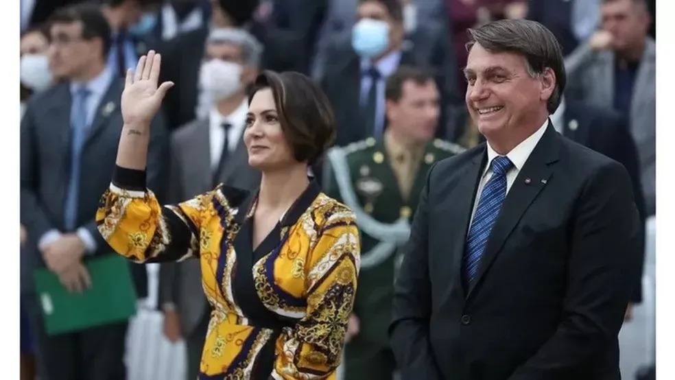 Moraes autoriza quebra de sigilo fiscal de Bolsonaro e Michelle