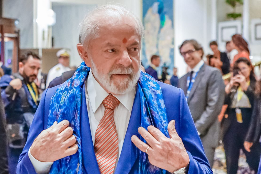 Criticado por não visitar locais de enchente, Lula cita RS em discurso