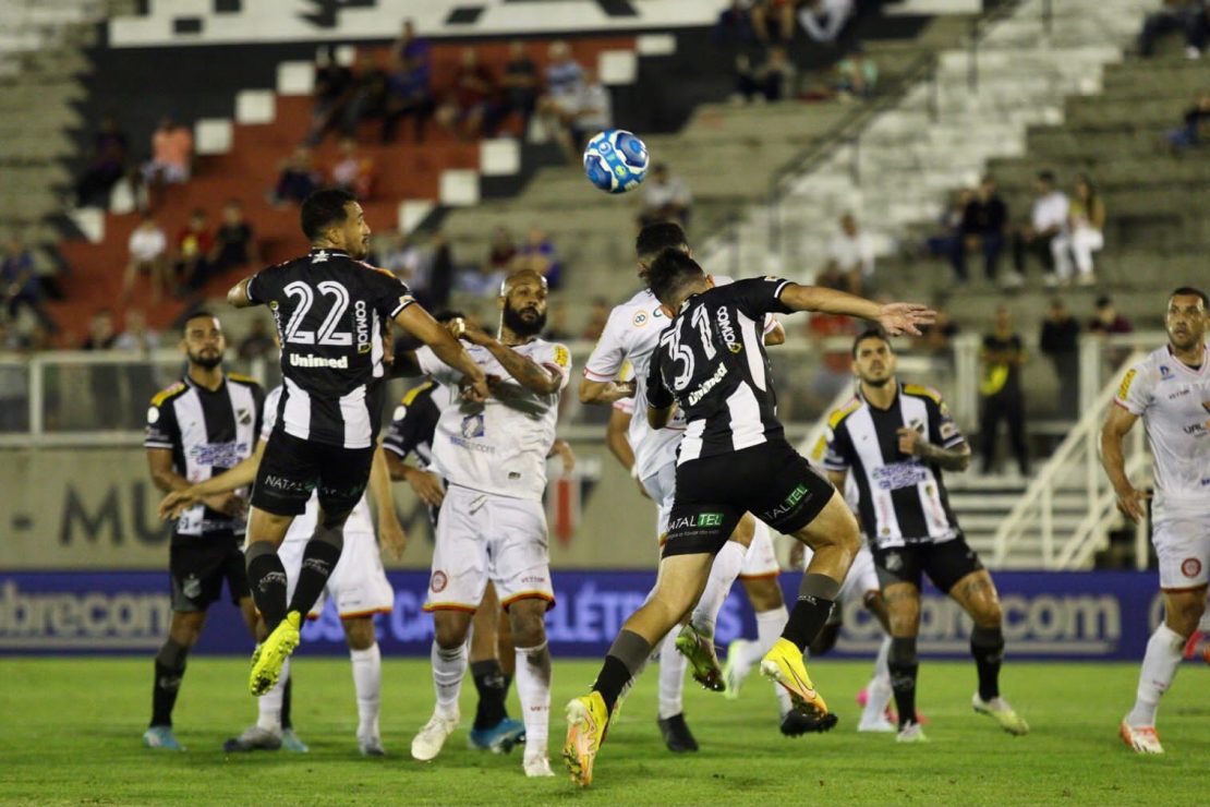 Com a nova derrota, o ABC completa 12 partidas sem vencer. Foto: Rennê Carvalho/ABC F.C