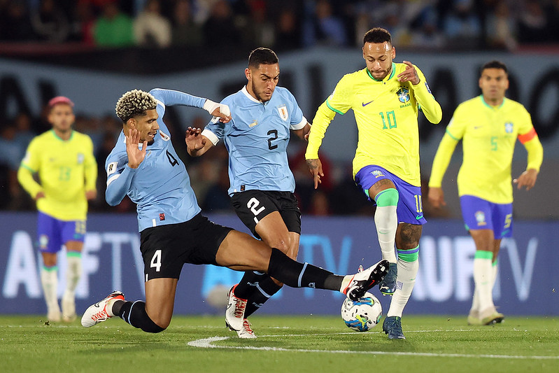 Neymar se machucou durante a partida do Brasil contra o Uruguai. Foto:Vitor Silva/CBF