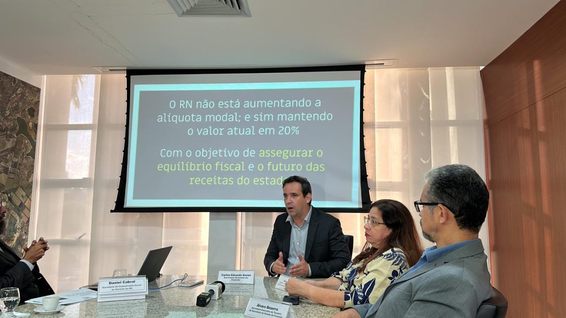 Secretário Carlos Eduardo Xavier explica porque é importante manter a alíquota de ICMS em 20% no RN. Foto: Rafael Araújo/NOVO Notícias