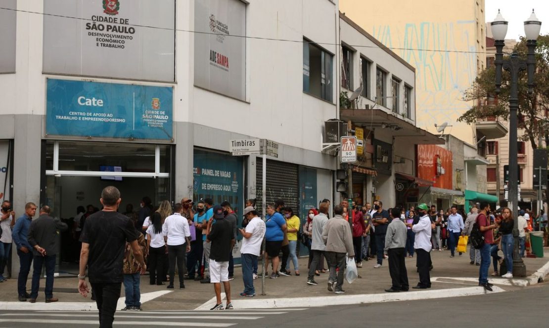 O estoque de empregos formais no Brasil chegou a 43,8 milhões de postos em agosto. Foto: Rovena Rosa/Agência Brasil