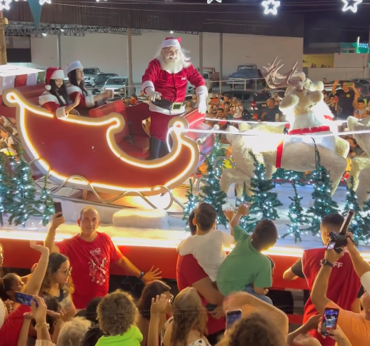 NEm Parnamirim, uma multidão acompanhou a passagem da Caravana de Natal da Coca-Cola. Foto: Reprodução