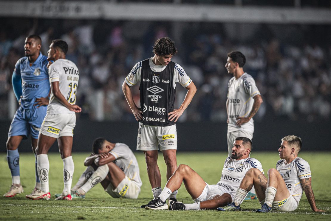 Final de jogo. O Santos é derrotado - Santos Futebol Clube