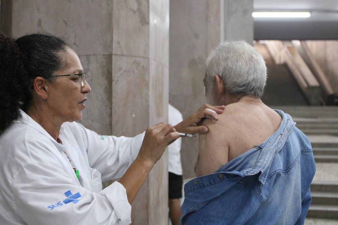 A medida se dá em virtude do surgimento de duas novas sublinhagens de uma variante da Covid no Brasil. Foto: Rovena Rosa/Agência Brasil 