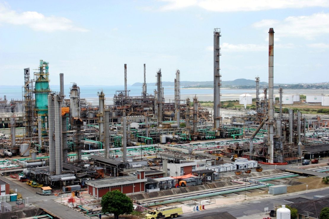 Venda de refinaria na Bahia foi feita para grupo pertencente à família real dos Emirados Árabes Unidos. Foto: Agência Petrobras
