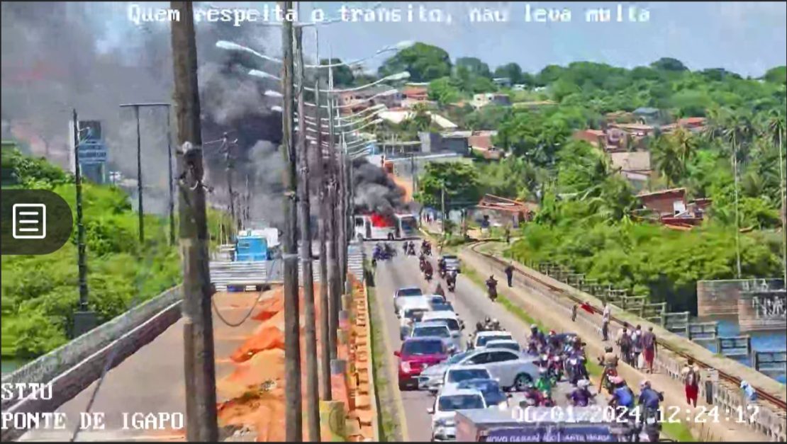 Ponte de Igapó foi interditada e motoristas tiveram de retornar na contramão. Foto: STTU