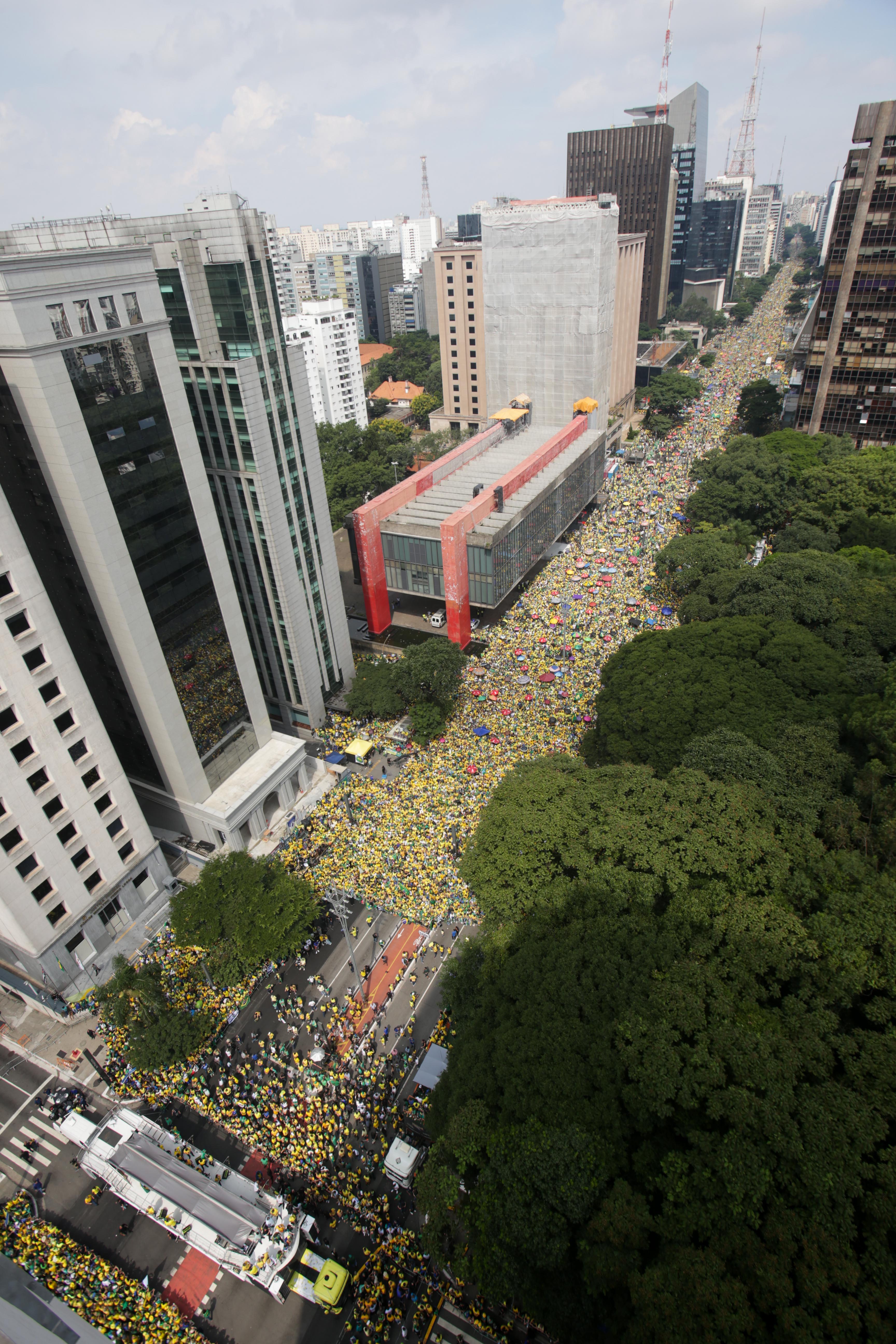 Multidão de apoiadores do ex-presidente Jair Bolsonaro (PL) participa de manifestação em seu apoio na Avenida Paulista, em São Paulo. Foto: Tiago Queiroz/Estadão Conteúdo