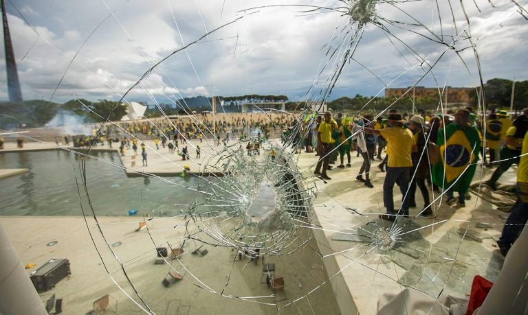 Entre o que são contra anistiar envolvidos nos ataques de 8 de janeiro, 53% se dizem bolsonaristas. Foto: Joédson Alves/Agência Brasil