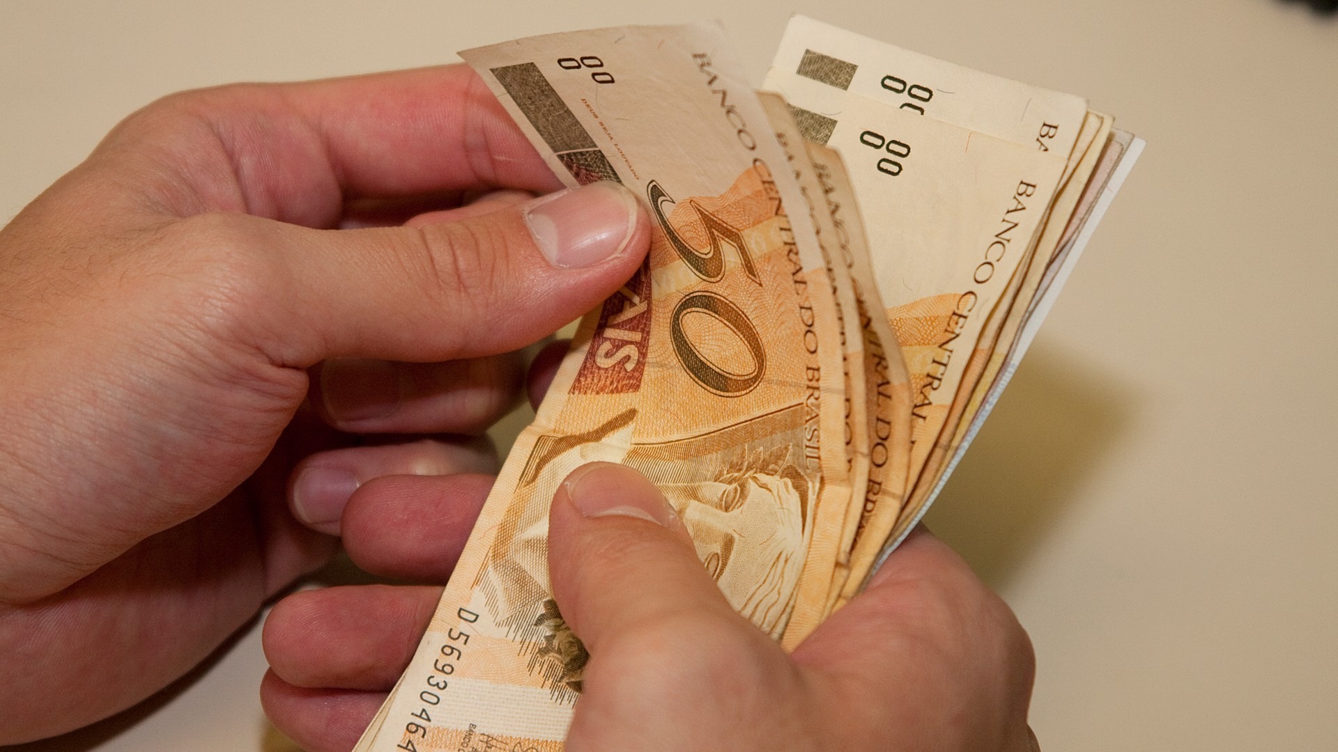 Pagamento dos salários de março vai colocar R$ 80,2 milhões em circulação na economia de Natal.Foto: Marcos Santos / USP Imagens