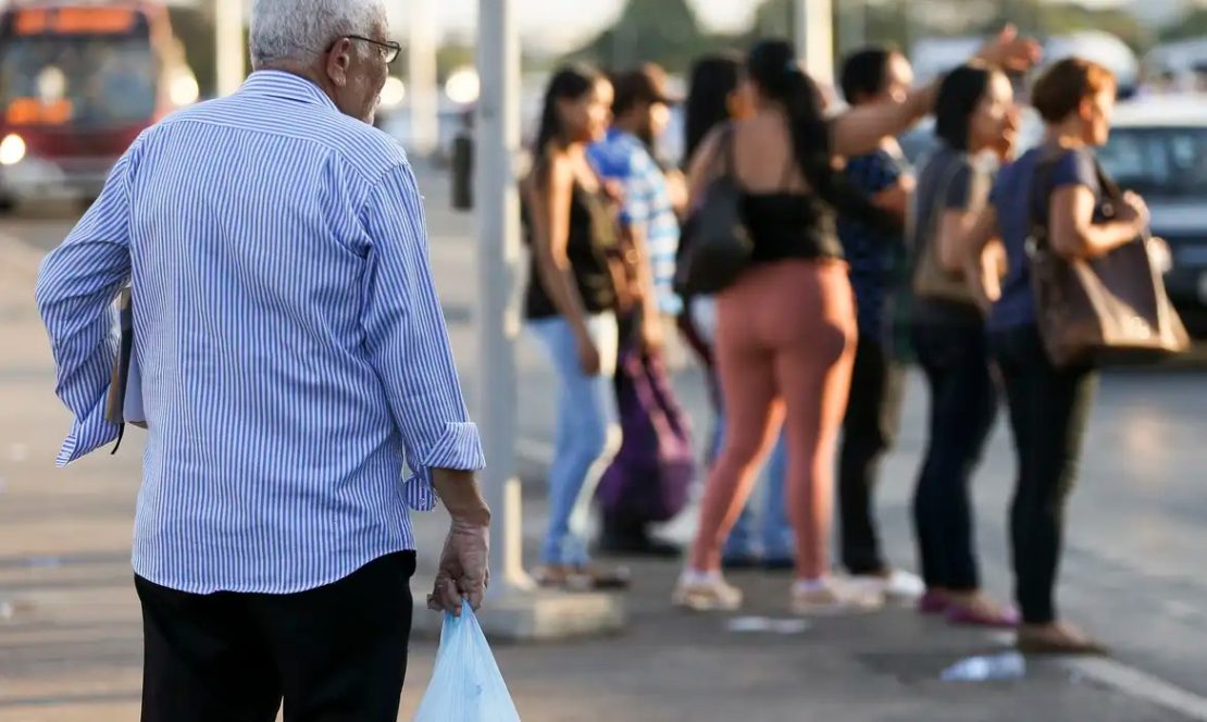13º dos aposentados e pensionistas do INSS será pago em duas parcelas, abril e maio. Foto:  Marcelo Camargo/Agência Brasil 