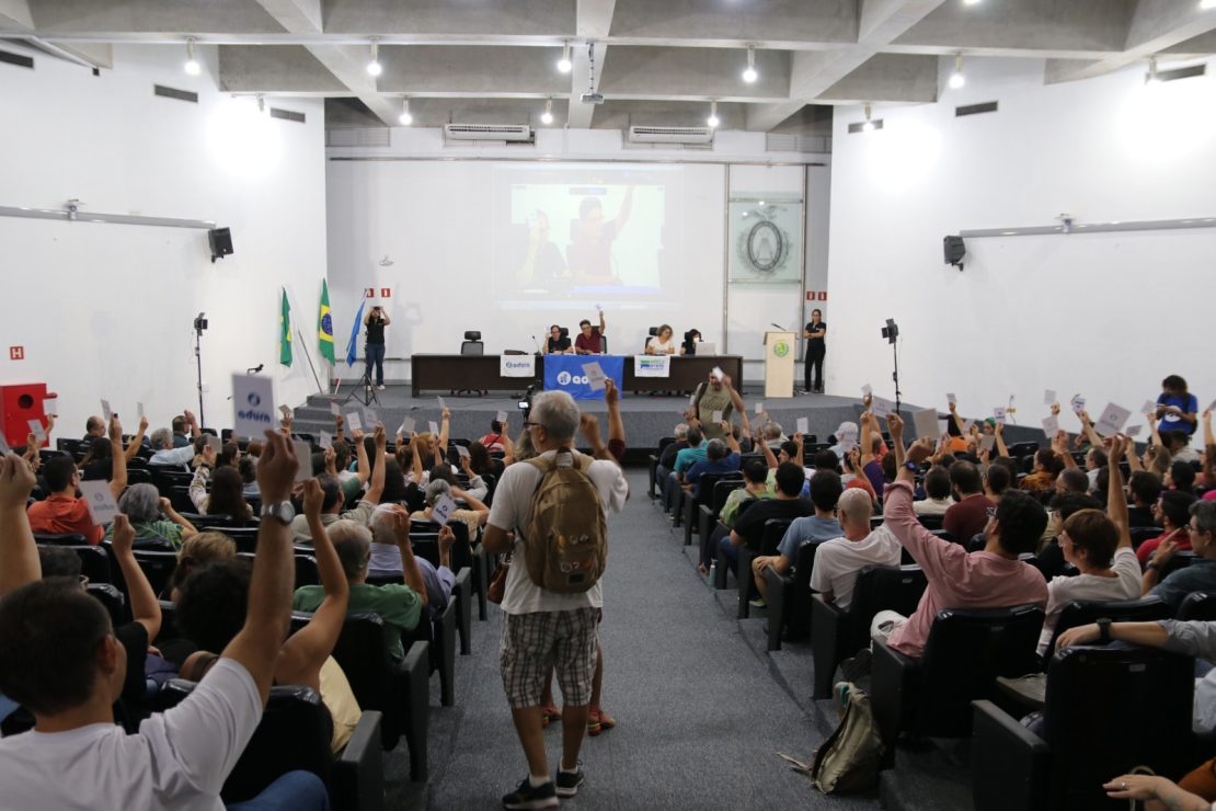 Professores da UFRN aprovaram um indicativo de greve na noite da última terça-feira (09). Foto: ADURN/SINDICATO