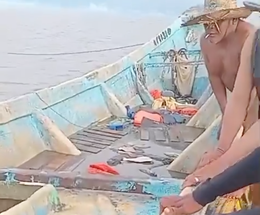 Barco com cerca de 20 mortos foi encontrado por pescadores no pará. Foto: Reprodução