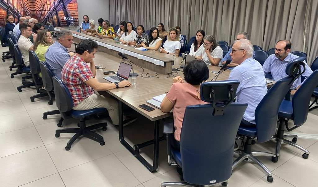 Reitor José Daniel Diniz reuniu-se com gestores para debater calendário da UFRN diante da greve. Foto: Marina Gadelha/UFRN