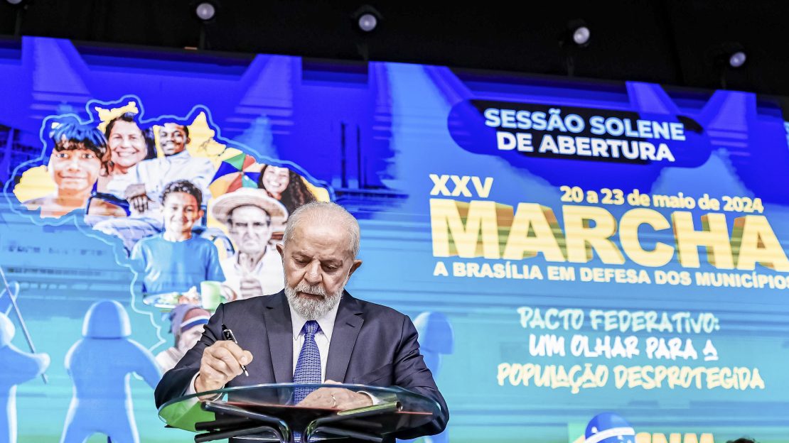 Lula confirmou a prefeitos o acordo para manter em 8% a alíquota previdenciária dos municípios em 2024. Foto: Ricardo Stuckert/PR