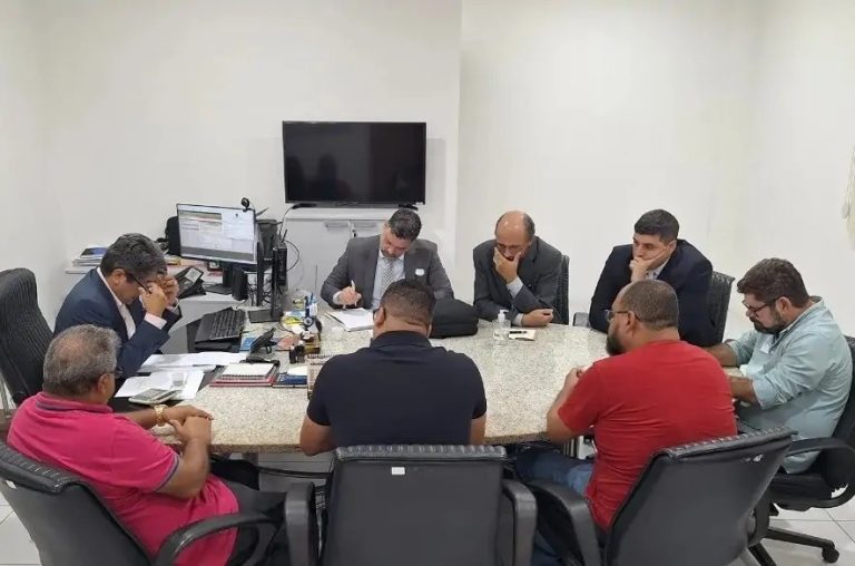 Reunião entre Sintro e empresários resultou na suspensão temporária da greve. Foto Sintro