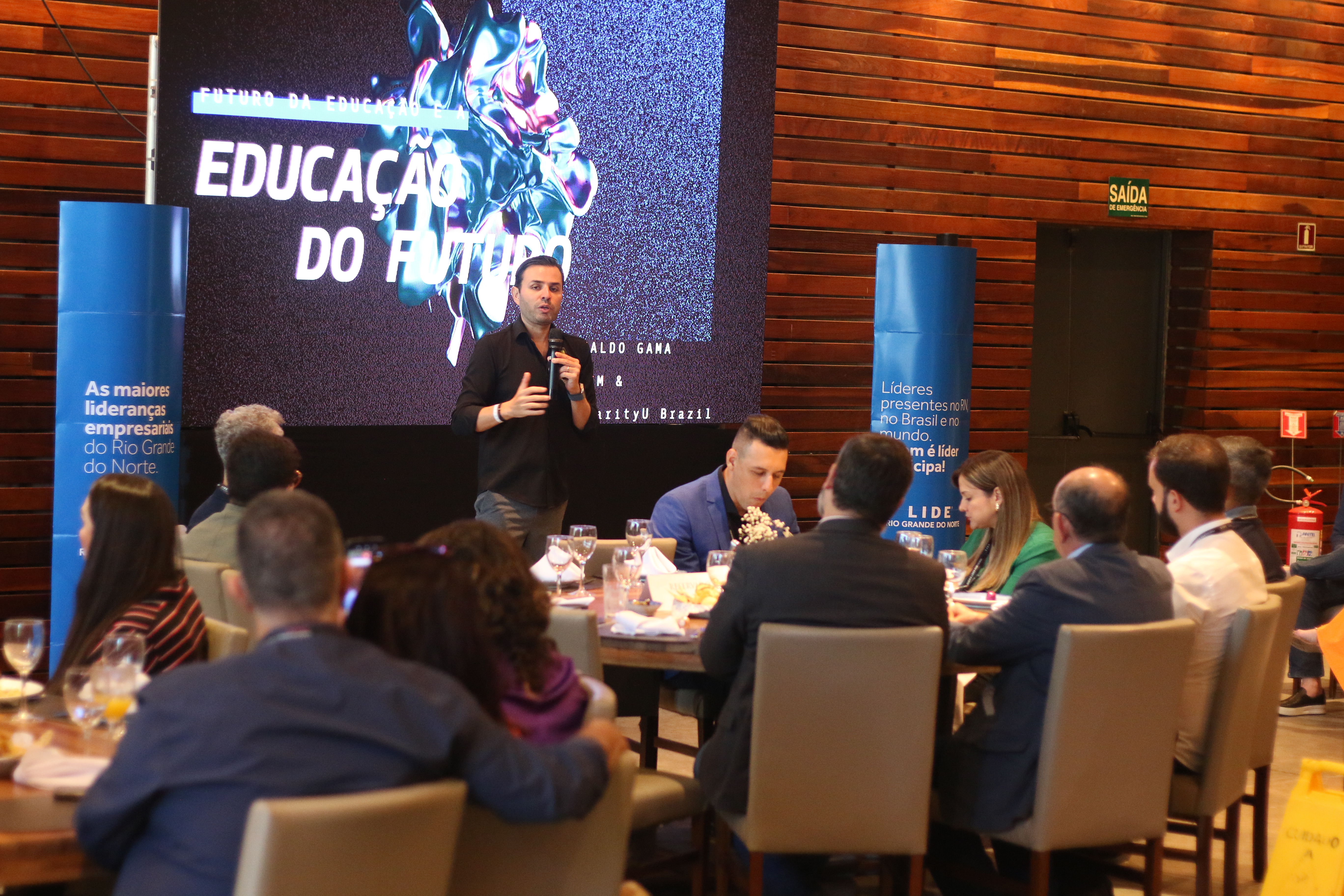 Reynaldo Gama, CEO da HSM, e idealizador dos projetos F1 Academy e Rock in Rio Academy, foi o convidado para falar sobre educação corporativa. Foto: Dayvisson Melo