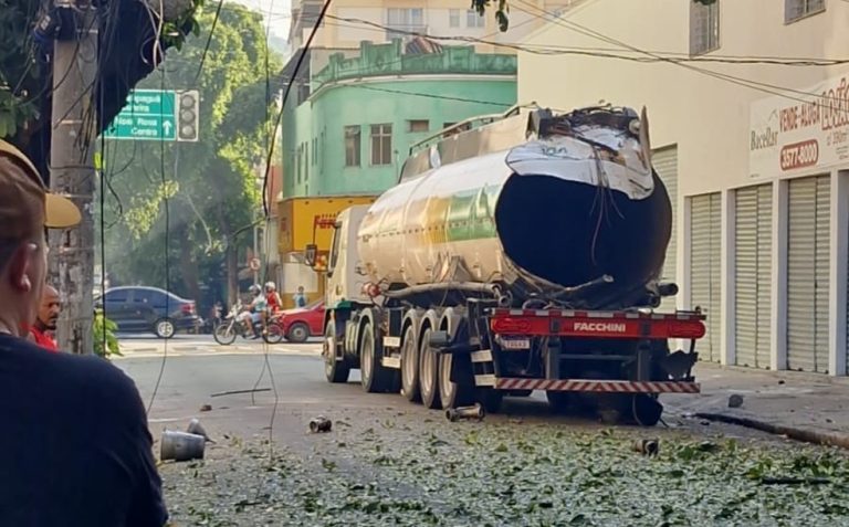 Caminhão-tanque que explodiu tinha acabado de descarregar combustível. Foto: Reprodução