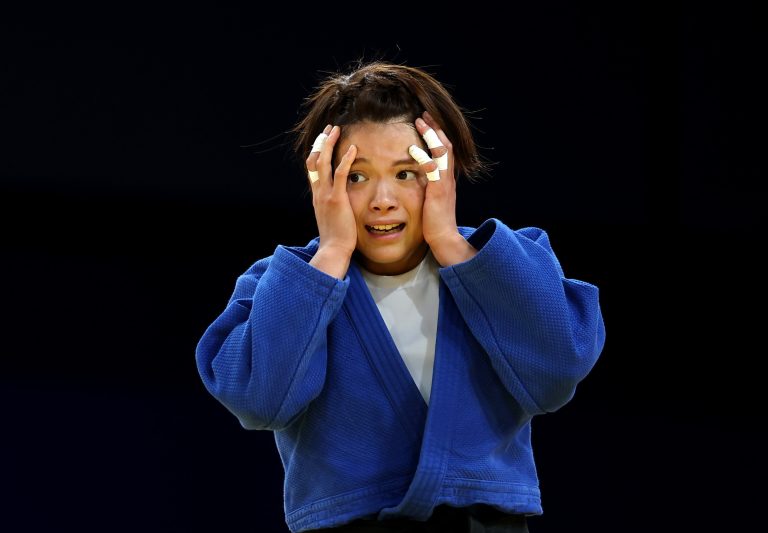 Japonesa Uta Abe, atual campeã olímpica na categoria 52kg, deixou o tatame chorando após ser eliminada nas oitavas de final. Foto: Reprodução