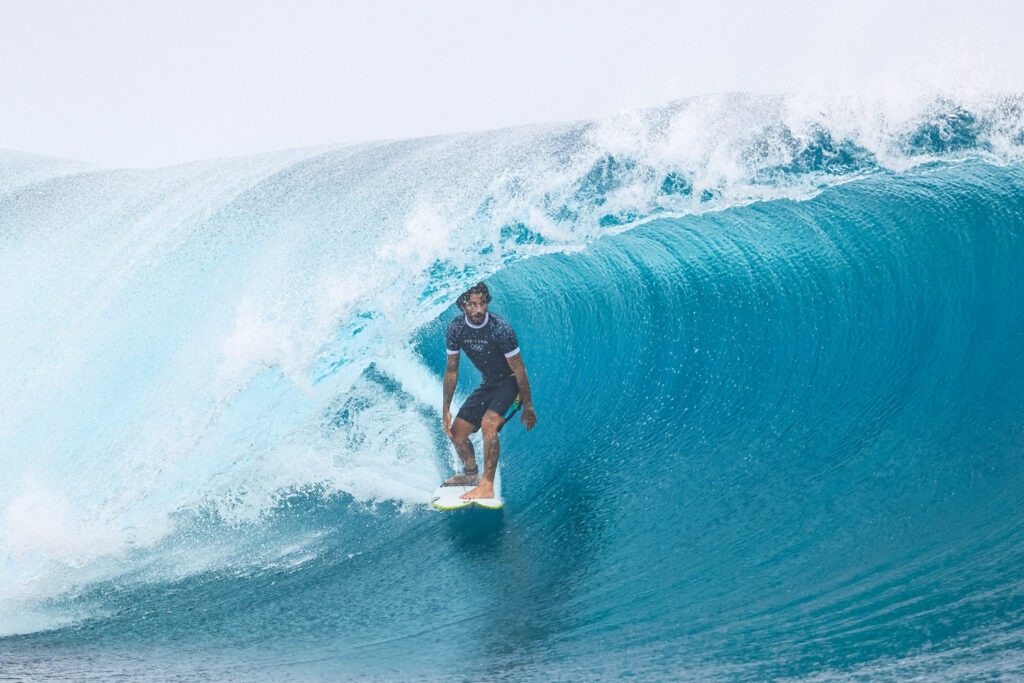 Filipe Toledo à vontade na desafiadora onda de Teahupoo. Foto: William Lucas/COB.