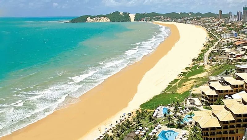 Engorda da Praia de Ponta Negra vai aumentar faixa de areia e ajudar a preservar Morro do careca. Foto: Reprodução