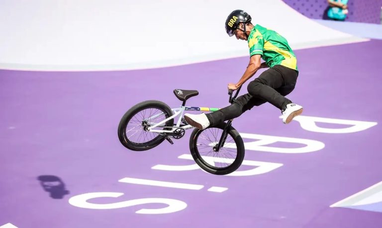 Gustavo Bala Loka vai disputar o ouro na BMX free style nesta quarta-feira (31). Foto: Gaspar Nóbrega/COB