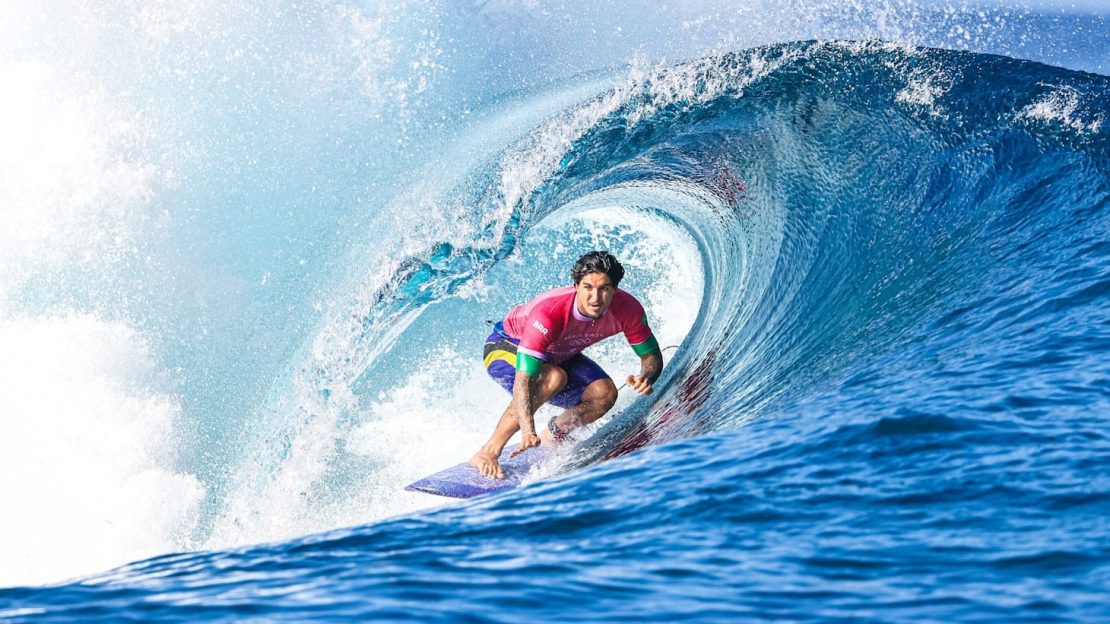 Gabriel Medina conseguiu, inclusive, uma nota 9.90 com uma onda quase perfeita logo no início da bateria. Foto: William Lucas/COB