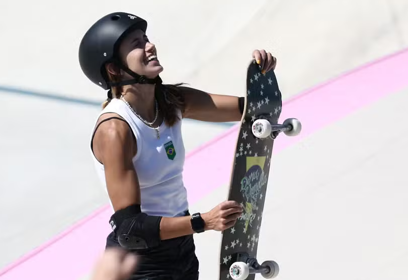 Dora Varella vai à final do skate park feminino. Foto: Franck FIFE / AFP