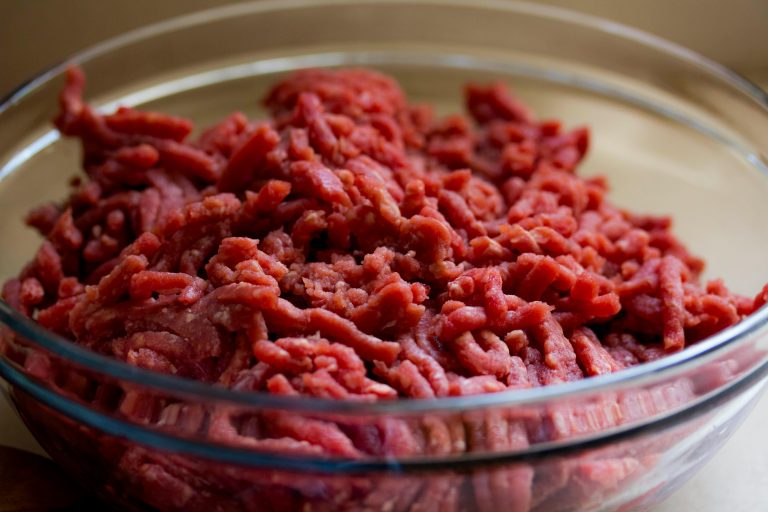 Carne de cavalo adicionada à carne bonina é um dos principais alimentos adulterados. Foto: Angele J/Pexels