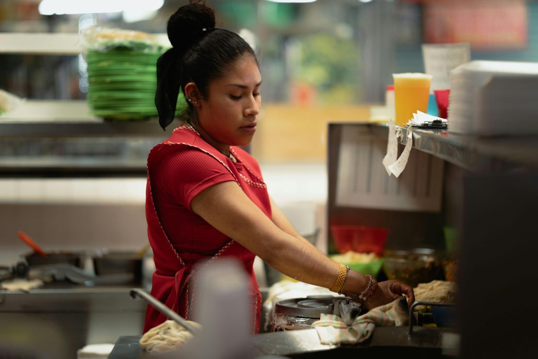 Cursos gratuitos de qualificação em Natal incluem auxiliar de cozinha. Foto: Viridiana Rivera/Pexels